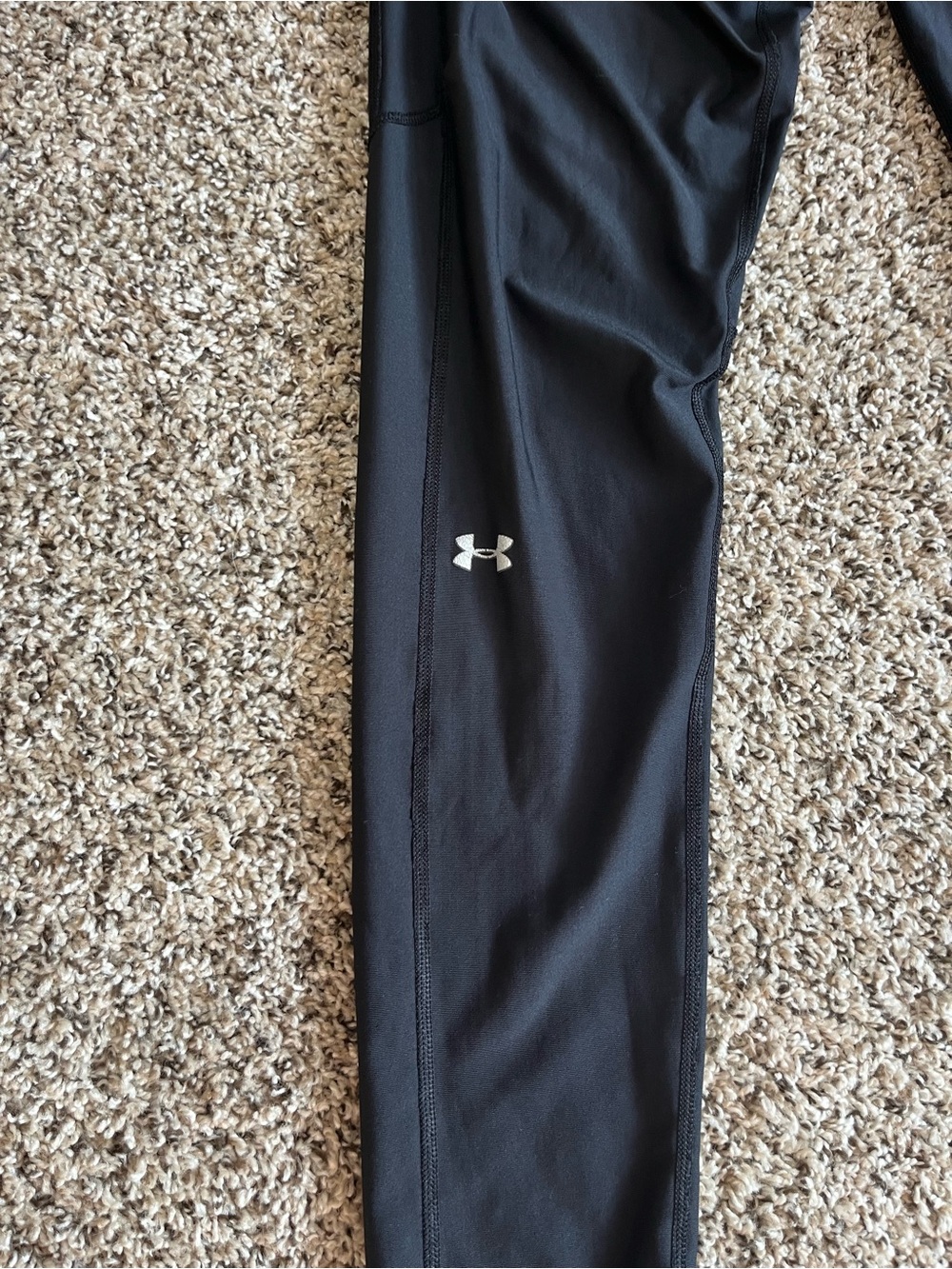 Under Armour Black Women’s Performance Leggings - Picture 2 of 4